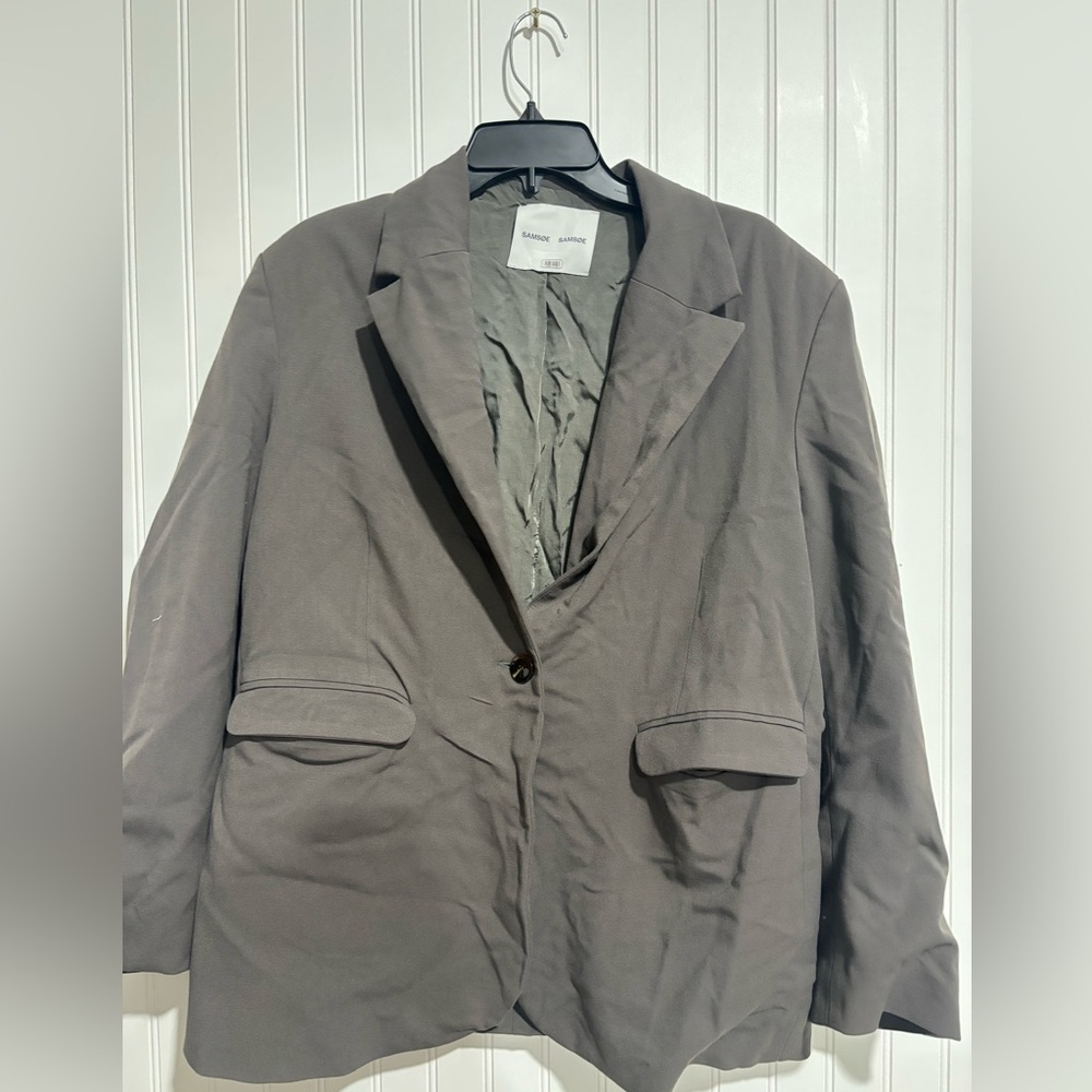 SAMSOE Oversized Single-Button Blazer in Taupe - Picture 6 of 8